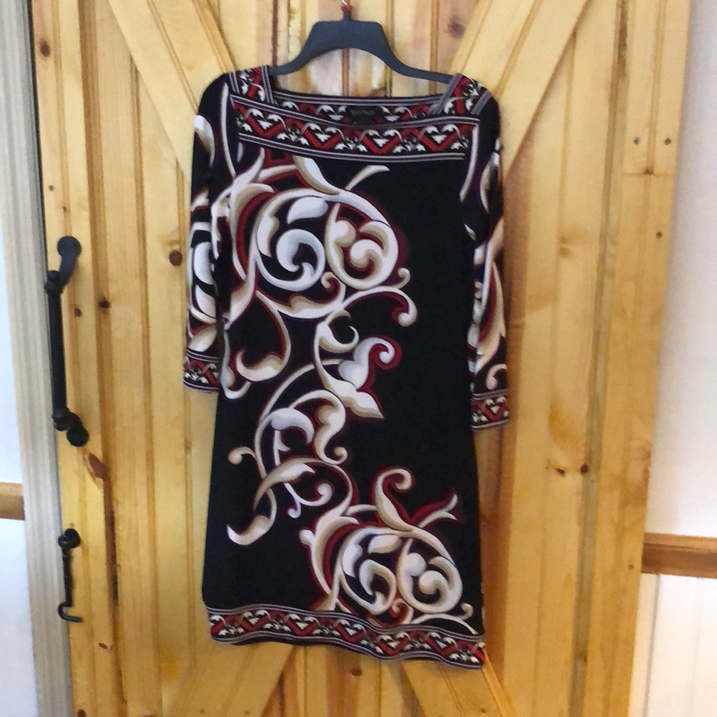 Beautiful White House Black Market Dress.